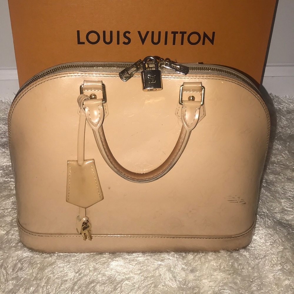 Authentic Louis Vuitton Purse!! - image 8